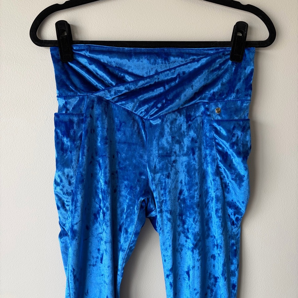 Fabletics Women Blue Crushed Velvet Crossover Waist Leggings with Pockets